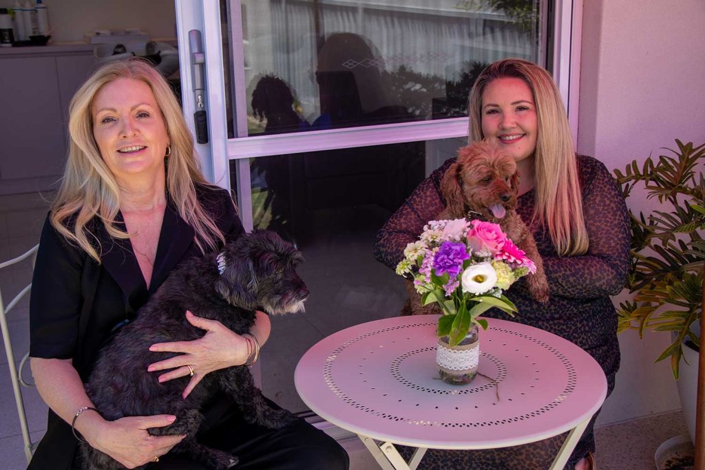 Salon Local Welcome Committee